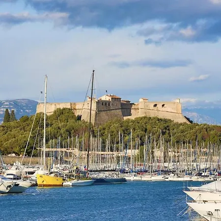 Appartement Les Violettes 3 Pièces Centre Antibes