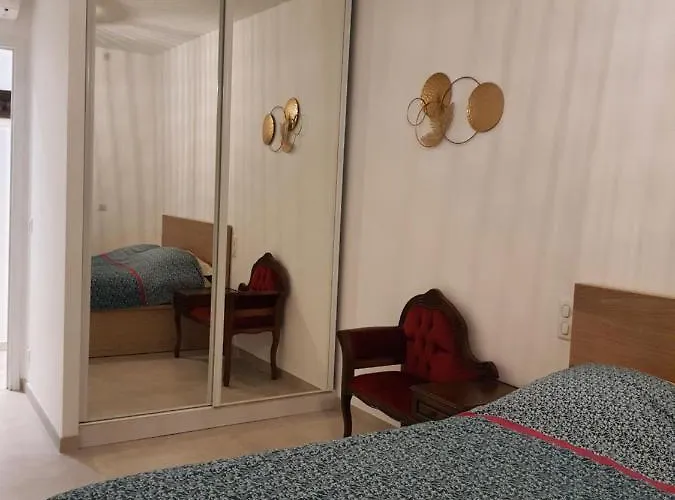 Appartement Les Violettes 3 Pièces Centre Antibes